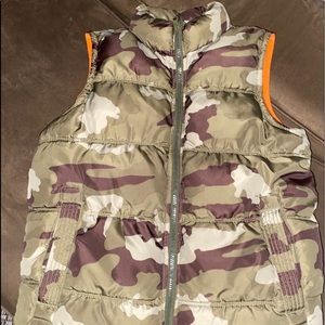 Old Navy Puffy Vest Camo sz Large Boys
